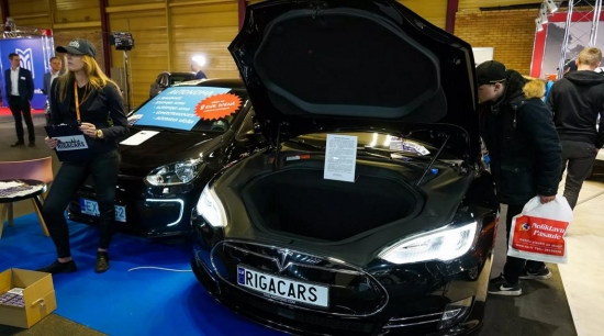 Владелец Tesla в Латвии о своем автомобиле