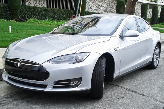 Izmēģiniet Tesla Model S