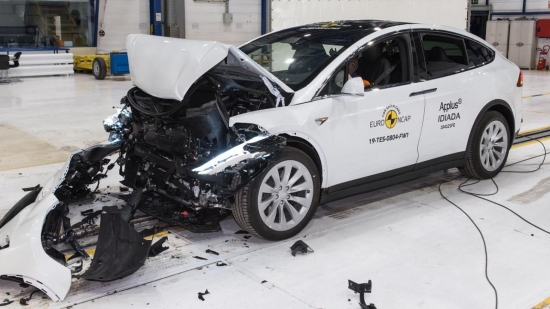 Безопасность автомобилей Tesla